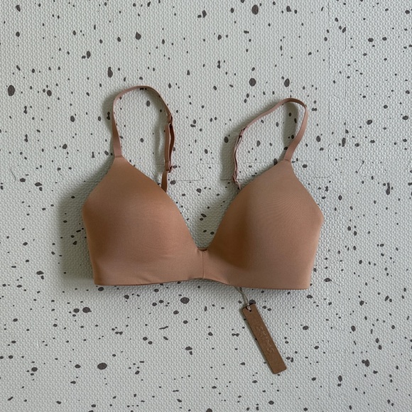 SKIMS Other - 💘 SKIMS - WIRELESS FORM T-SHIRT BRA - OCHRE
